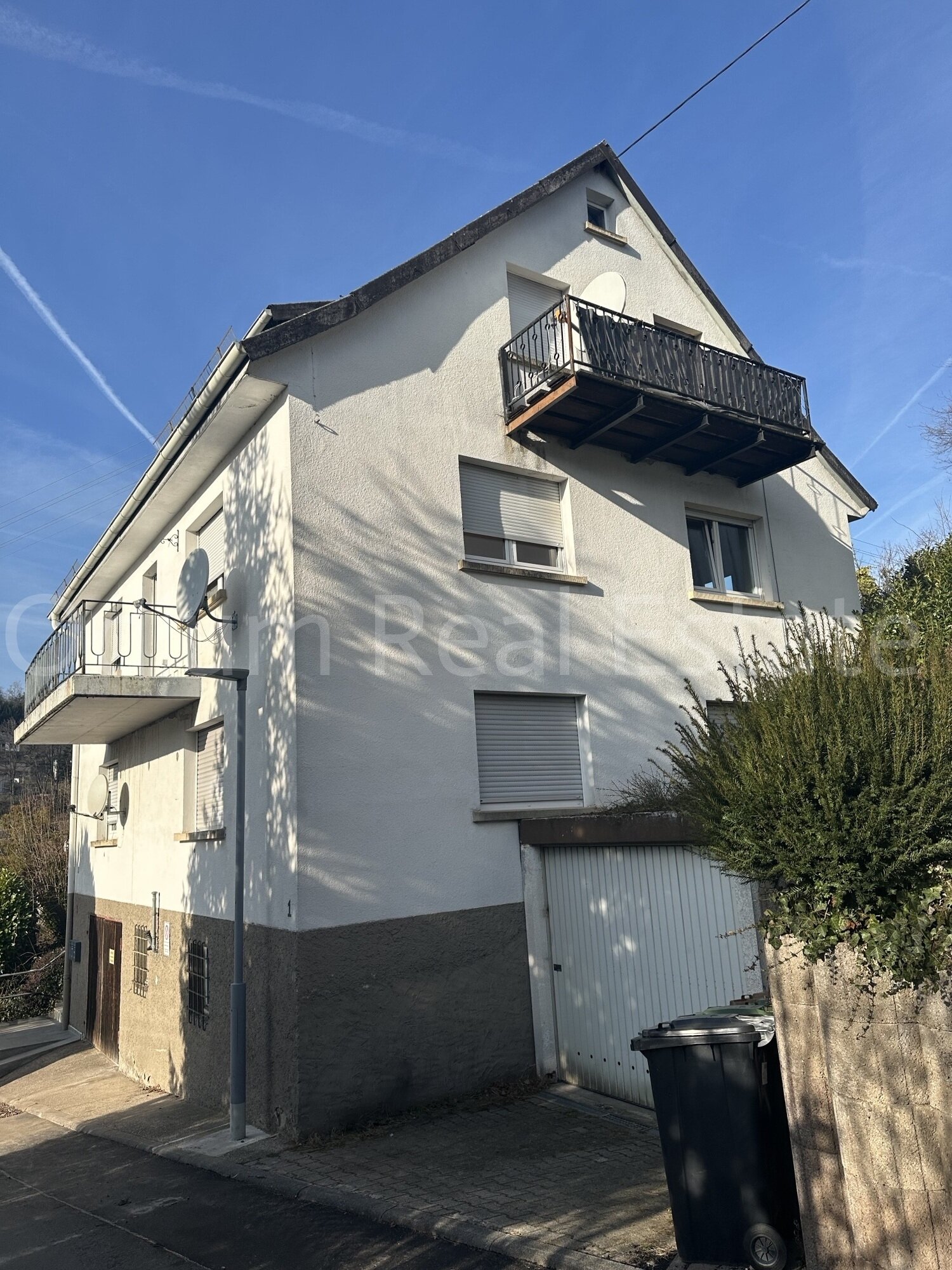 Mehrfamilienhaus mit drei Wohnungen und Traumgrundstück Mehrfamilienhaus mit drei Wohnungen und Traumgrundstück