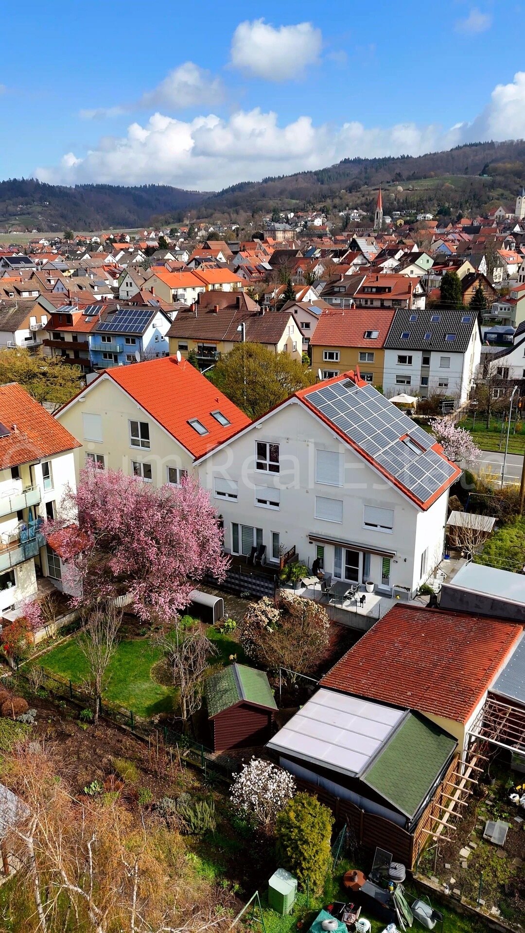 Modernes Reihenendhaus mit großzügiger Terrasse & durchdachtem Raumkonzept Modernes Reihenendhaus mit großzügiger Terrasse & durchdachtem Raumkonzept