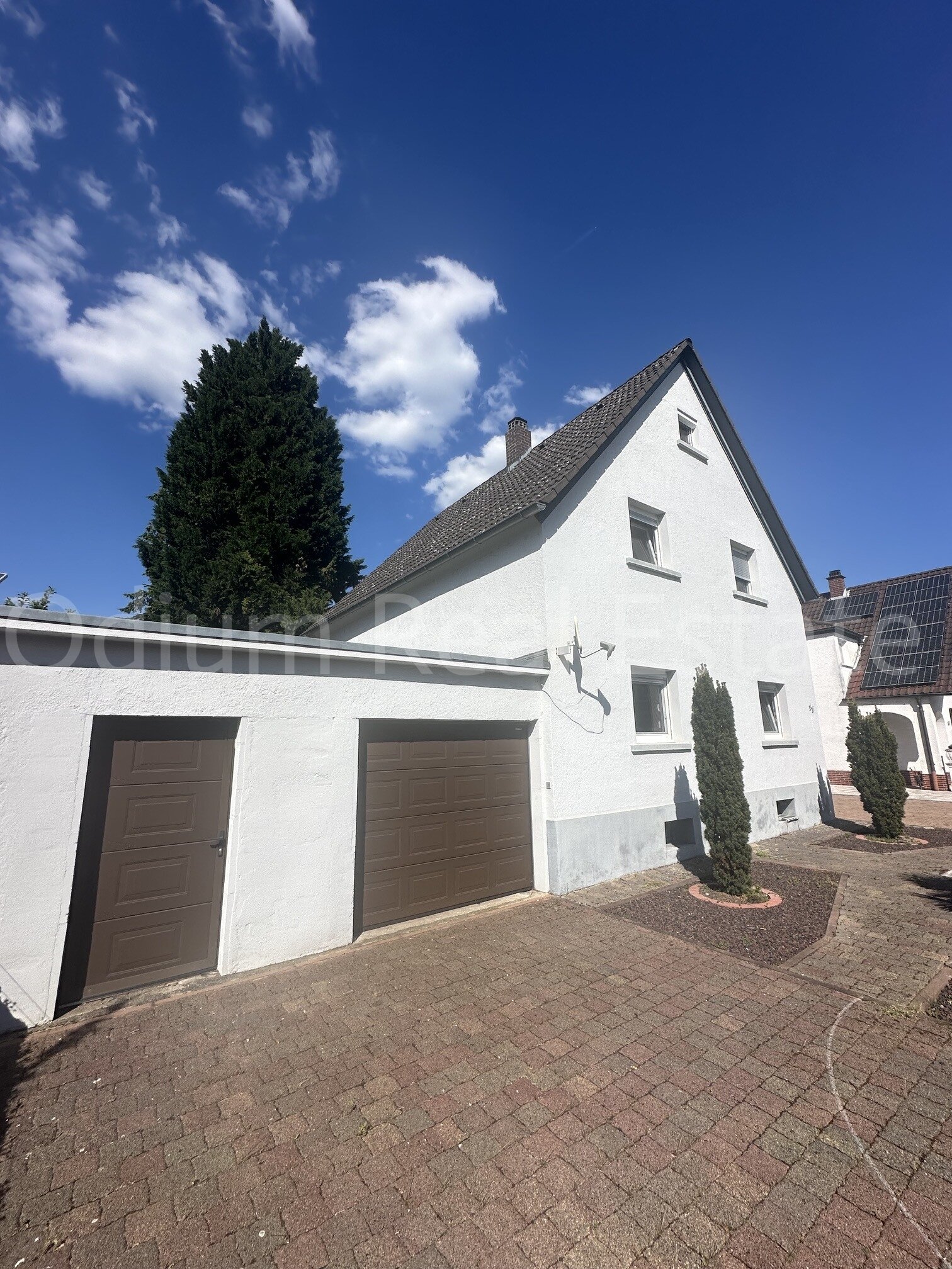 Einfamilienhaus mit großem Grundstück und mediterranem Flair Einfamilienhaus mit großem Grundstück und mediterranem Flair